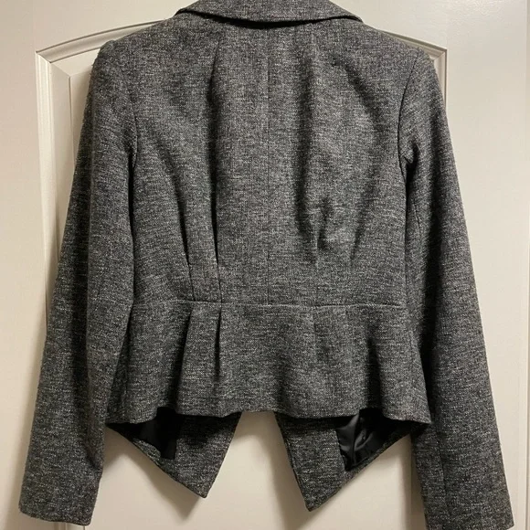 Beautiful blazer - Picture 2 of 4